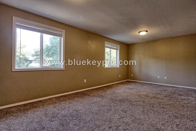 Building Photo - 4 Bed, 2.5 Bath Home in Cul-de-sac in Fisher's Landing East