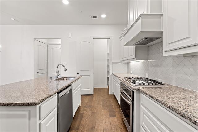 Building Photo - 2240 Lasso Ln