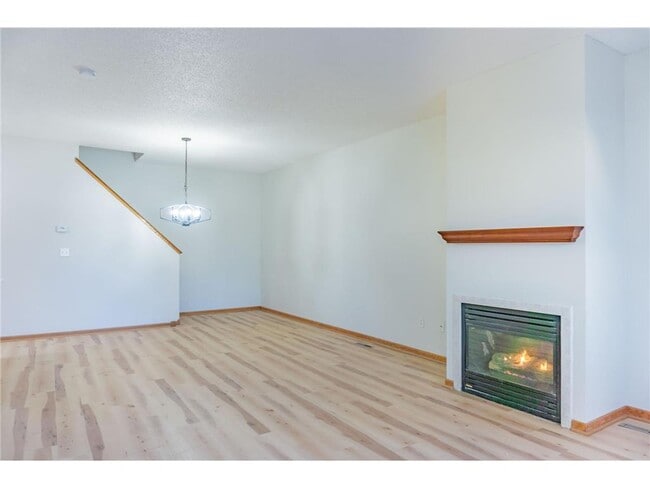 Building Photo - 112X Crystal Pl W
