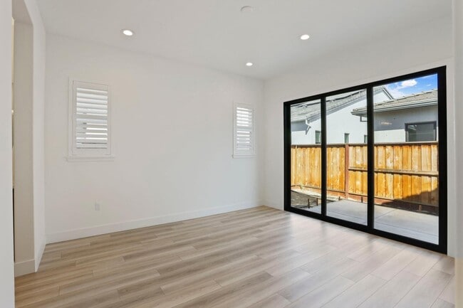 Building Photo - 1839 Snowflower Pl