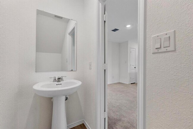Building Photo - 178 Sormonne Lp