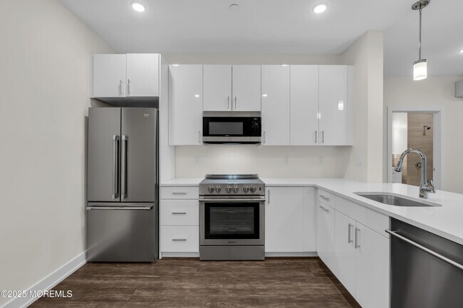 Building Photo - 521 Lake Ave