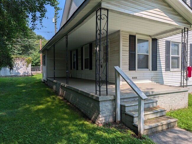 Building Photo - 3302 Bradley St SW