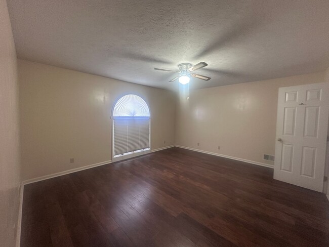 Building Photo - 1002 Juniper Springs Dr
