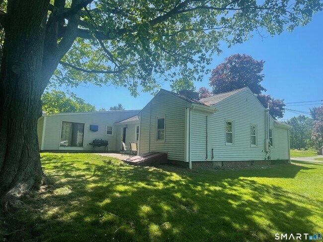 Building Photo - 521 Mill St