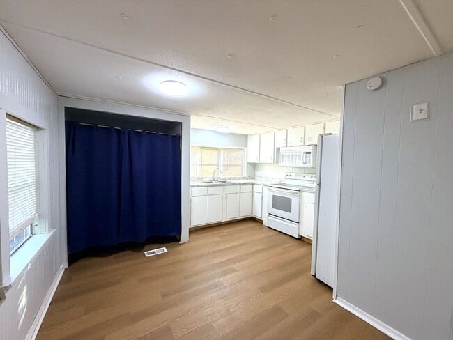 Building Photo - 240 State St