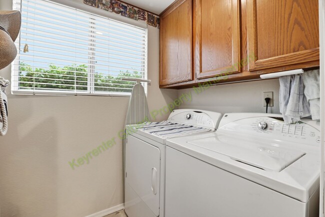 Building Photo - Lakefront Gilbert Home in Prime Location Near Parks, Shopping & Easy Freeway Access