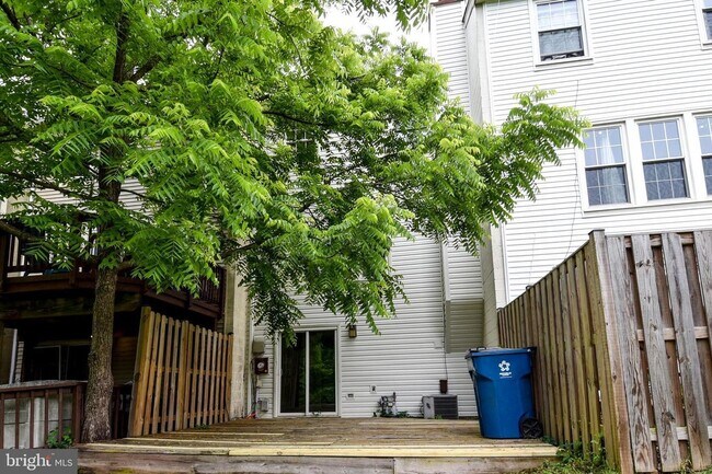 Building Photo - Available immediately!