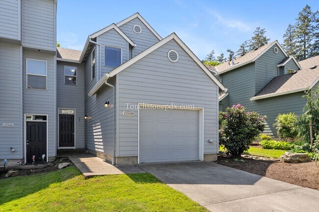 Building Photo - Updated 2 Bed/2 Bath Home in Private Gated Community!