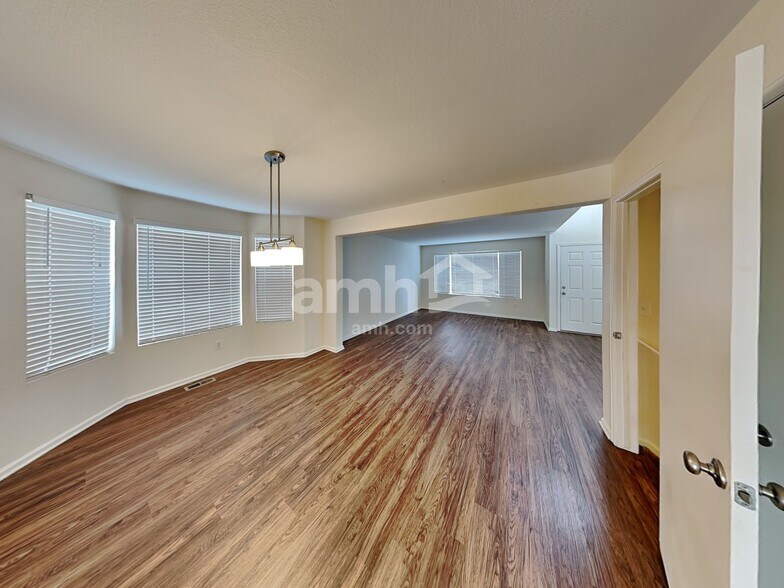 Building Photo - 9752 E 112th Dr