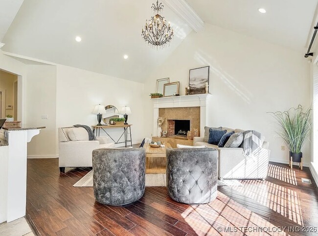 Building Photo - 1505 S Augusta Dr