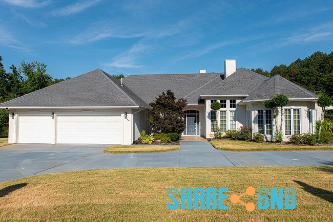 Building Photo - 48 Dartmouth Dr