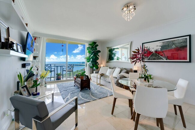 Building Photo - 2475 Brickell Ave