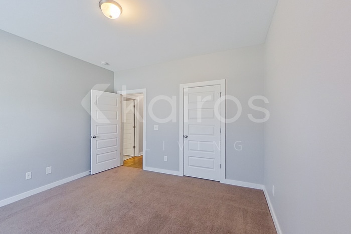 Building Photo - 204 White Oak Cir