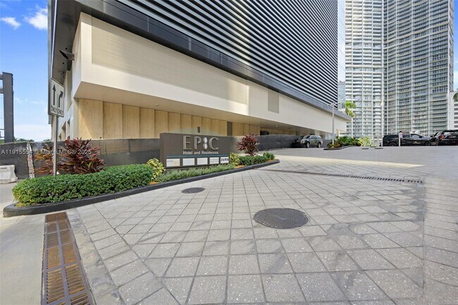 Building Photo - 200 Biscayne Blvd Way