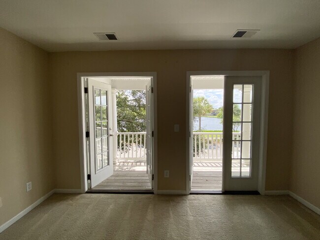 Building Photo - Spacious, Four Bedroom Townhouse With a View!