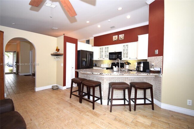 Building Photo - 855 San Remo Dr