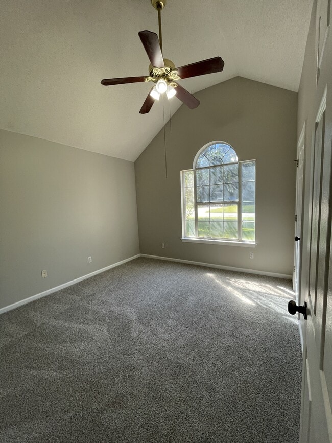 Building Photo - 126 Cross Creek Dr
