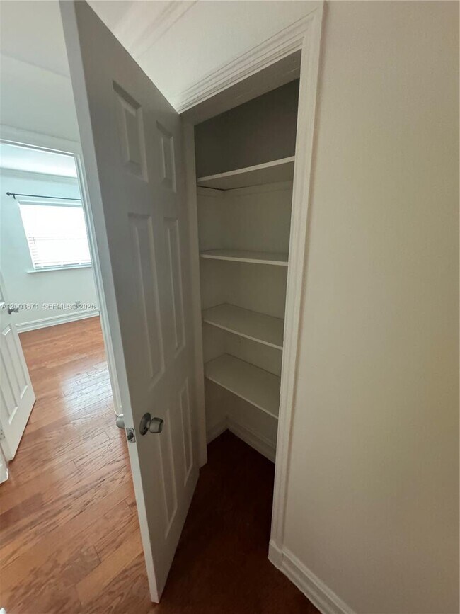 Building Photo - 3920 Woodside Dr