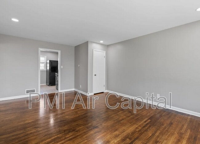 Building Photo - 6125 E Boston St