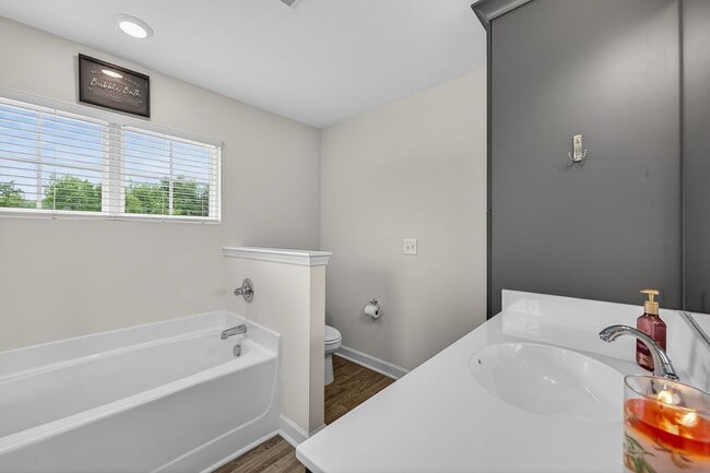 Building Photo - 312 Cotton Hl Pl