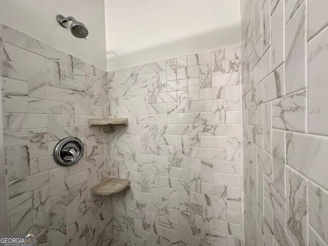 Building Photo - 5506 Woodland Dr