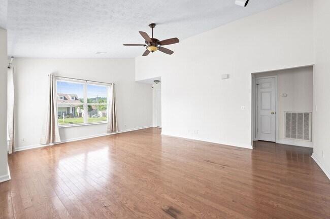 Building Photo - Awesome 4BE-Office/Bonus Room/ 2BA Home in...