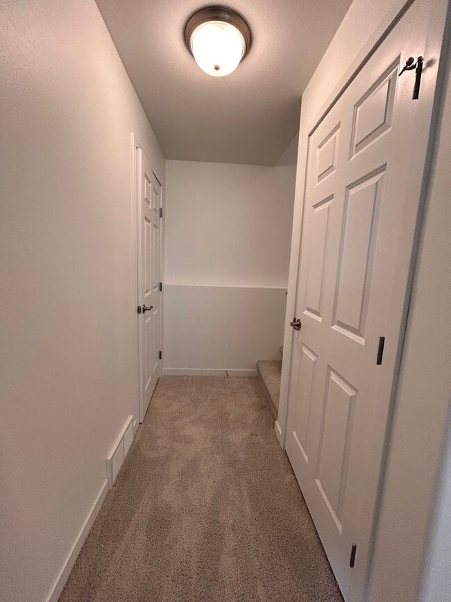 Building Photo - 3 Bed 3 Bath TownHome