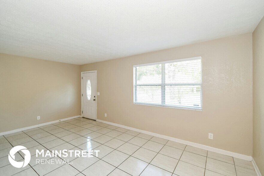 Building Photo - 6430 Lucente Dr