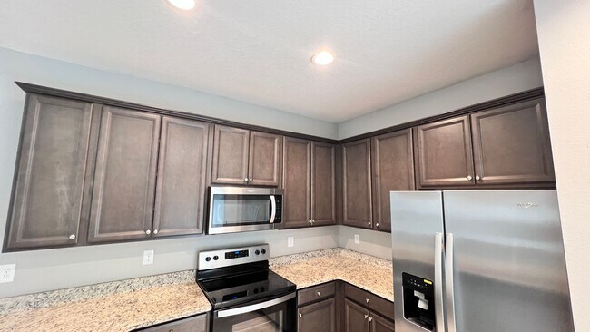 Building Photo - GORGEOUS Bedroom, 2 Bathroom Home in Palm ...