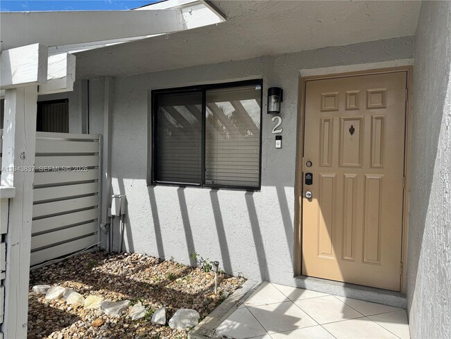 Building Photo - 603 Racquet Club Rd