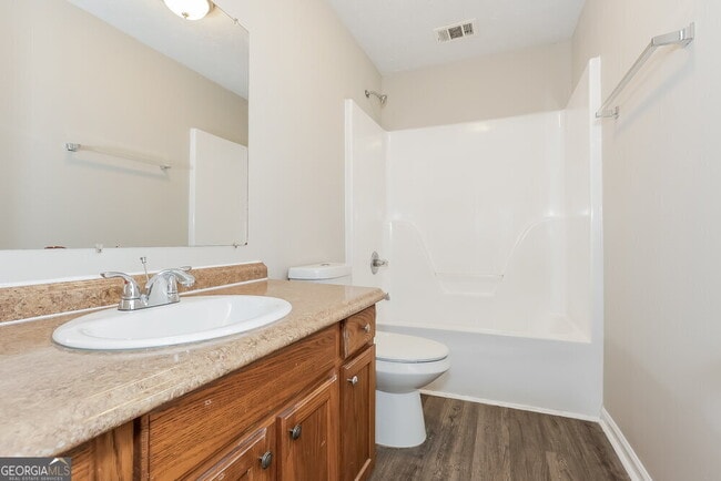 Building Photo - 6125 Pineneedle Dr SW
