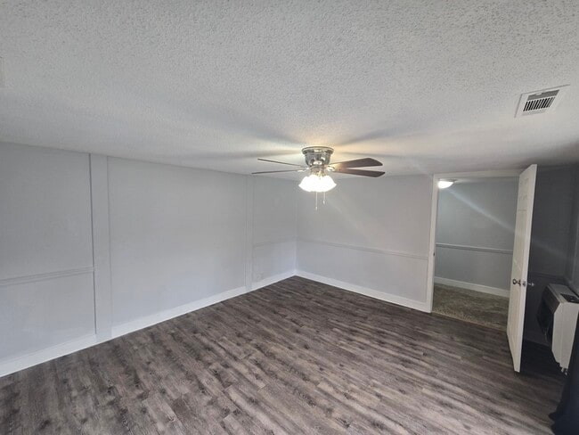 Building Photo - 1007 Olsen Ave