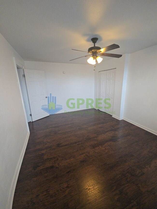 Building Photo - 119 E Sherman St