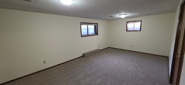 Building Photo - 2000 Square feet Duplex Southeast!  $1195