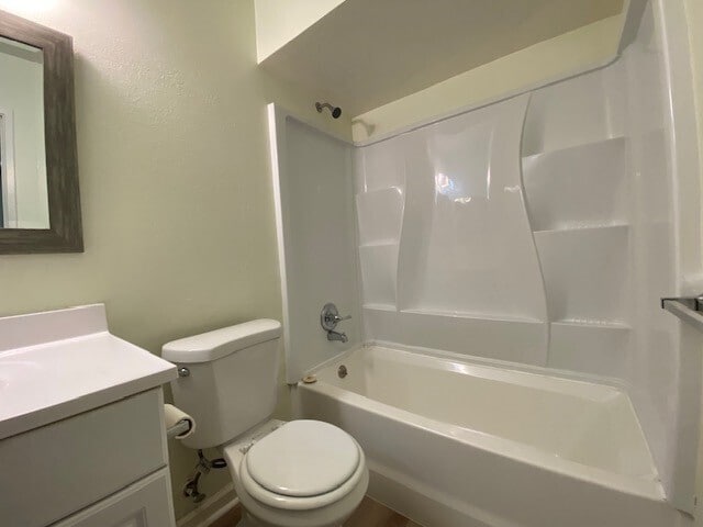 Building Photo - Charming and Well-Maintained 3-Bedroom, 2-...