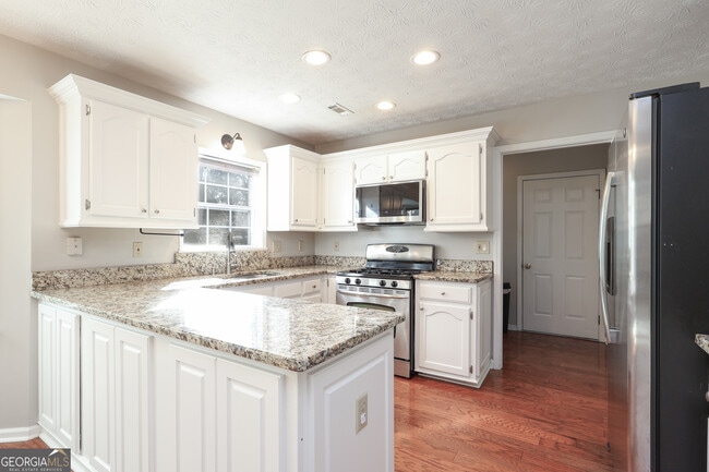 Building Photo - 801 Agate Edge