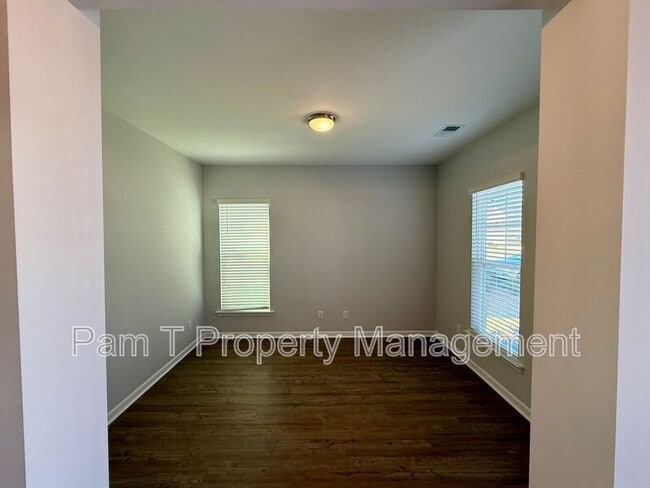 Building Photo - 400 Airways Ave