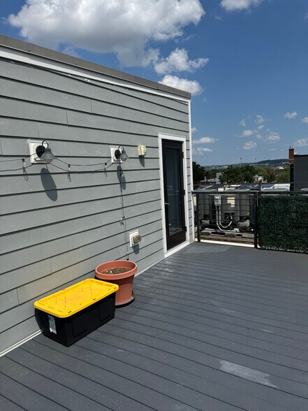 Building Photo - 11 15th St NE