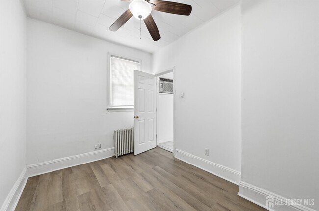 Building Photo - 182 Avenue F