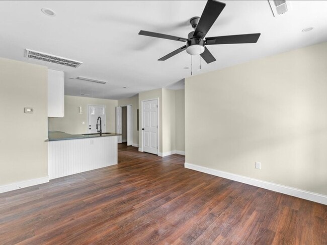 Building Photo - 870 Arlington Ave