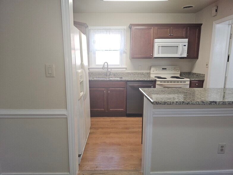 Building Photo - 1207 Blue Jay Ln