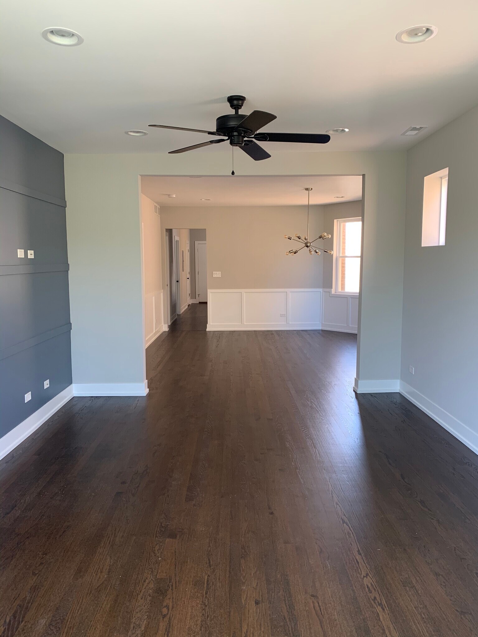 Building Photo - 5315 W Montrose Ave