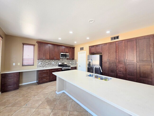 Building Photo - 30040 Cheveley Park St