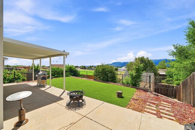 Building Photo - $2,145.95 - 3-bed, 2-bath located in Colorado Springs with a Washer and Dryer.