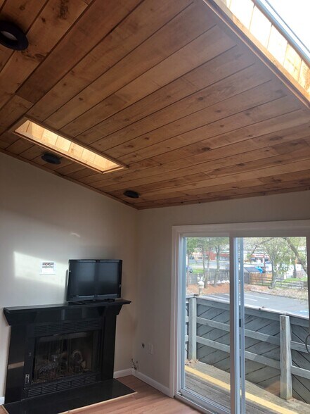 Building Photo - 311 Racebrook Rd