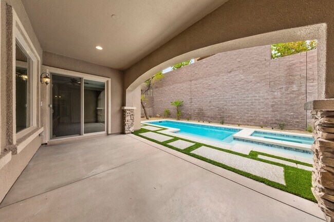 Building Photo - 2776 Liberation Dr