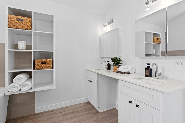 Building Photo - 2610 S Dundee St