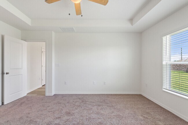 Building Photo - Beautiful Newer Build! Pet-Friendly 4-Bedr...