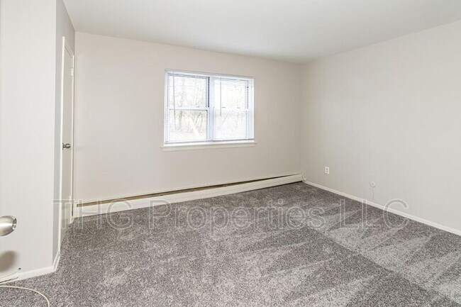 Building Photo - 27-55 Green Street APT# 28A